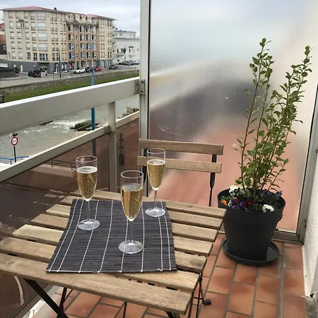 דירה Jolie Vue - Appt 2 Pieces - Vue Balcon Sud - 150m De La