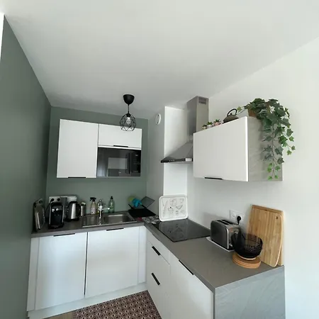 Jolie Vue - Appt 2 Pieces - Vue Balcon Sud - 150m De La